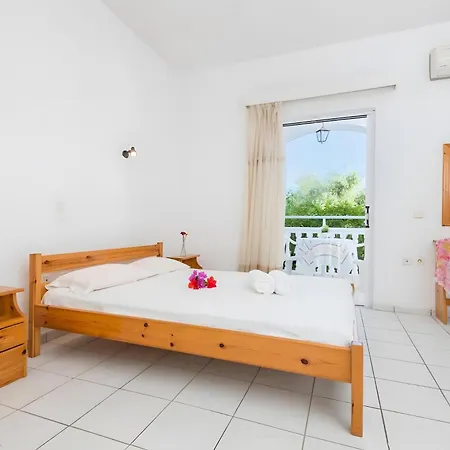 Tamar Apartments, Λαγανάς